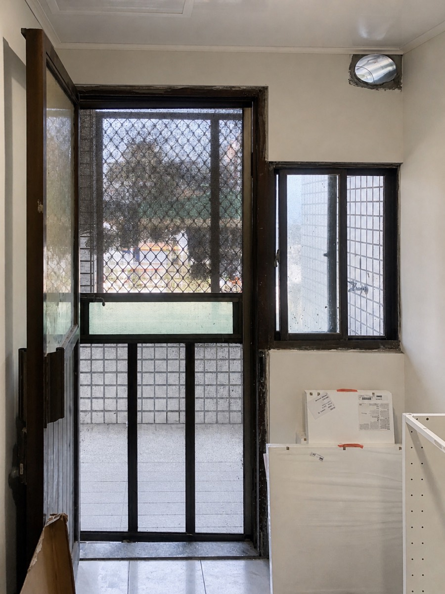 張邸廚房門窗施工前