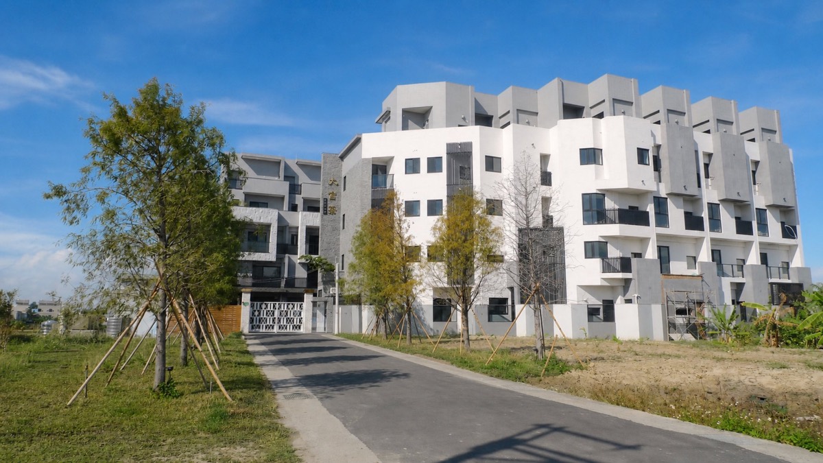 立霖營造 烏日大富築十四戶住宅建築外觀