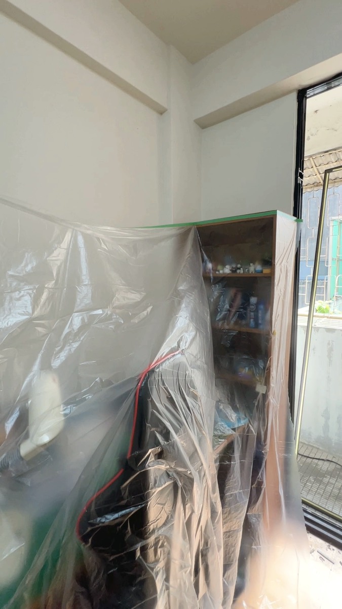施工前以防護膜包覆鄰近家具